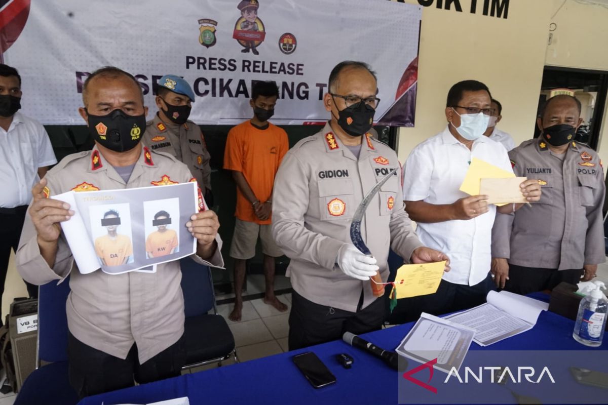 Polrestro Bekasi tangkap dua begal