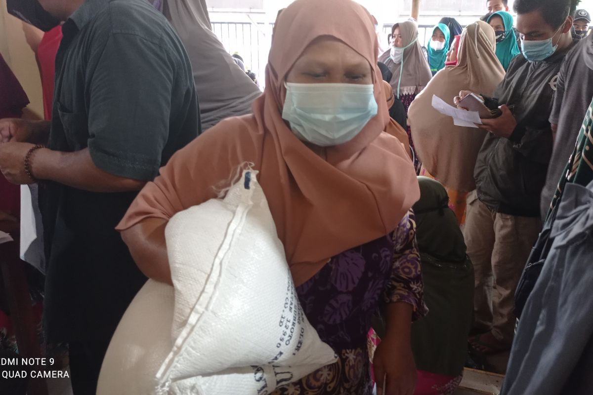 Warga Kabupaten Lebak terima bantuan pangan non-tunai dari pemerintah