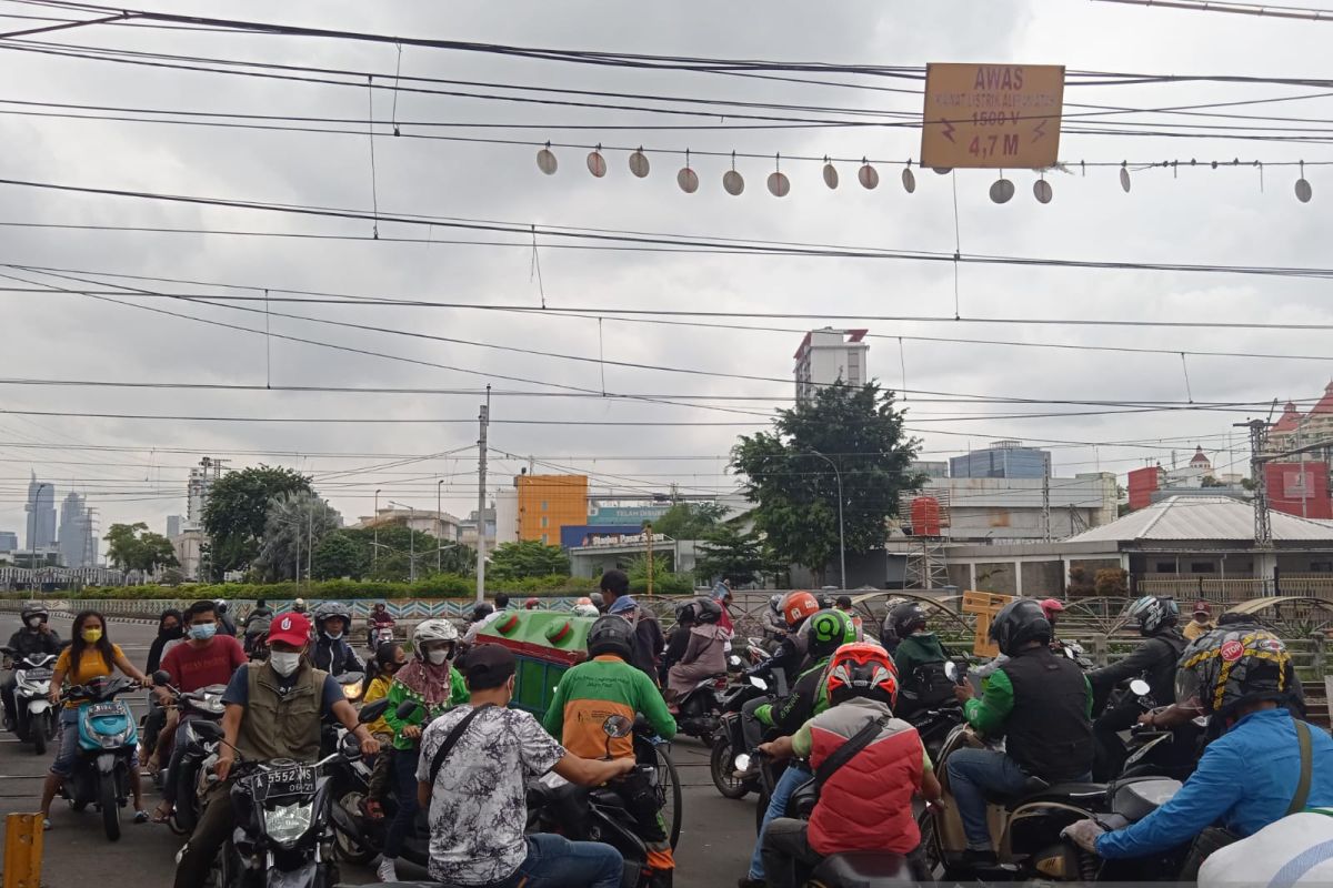 Pemkot Jakpus nilai penutupan pintu KA di Senen berdampak jalur damkar