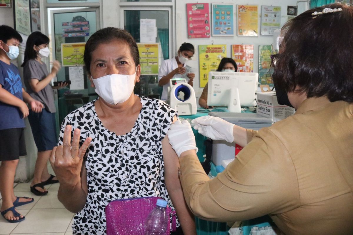 Dinas Kesehatan Medan gencarkan program vaksinasi dosis ketiga