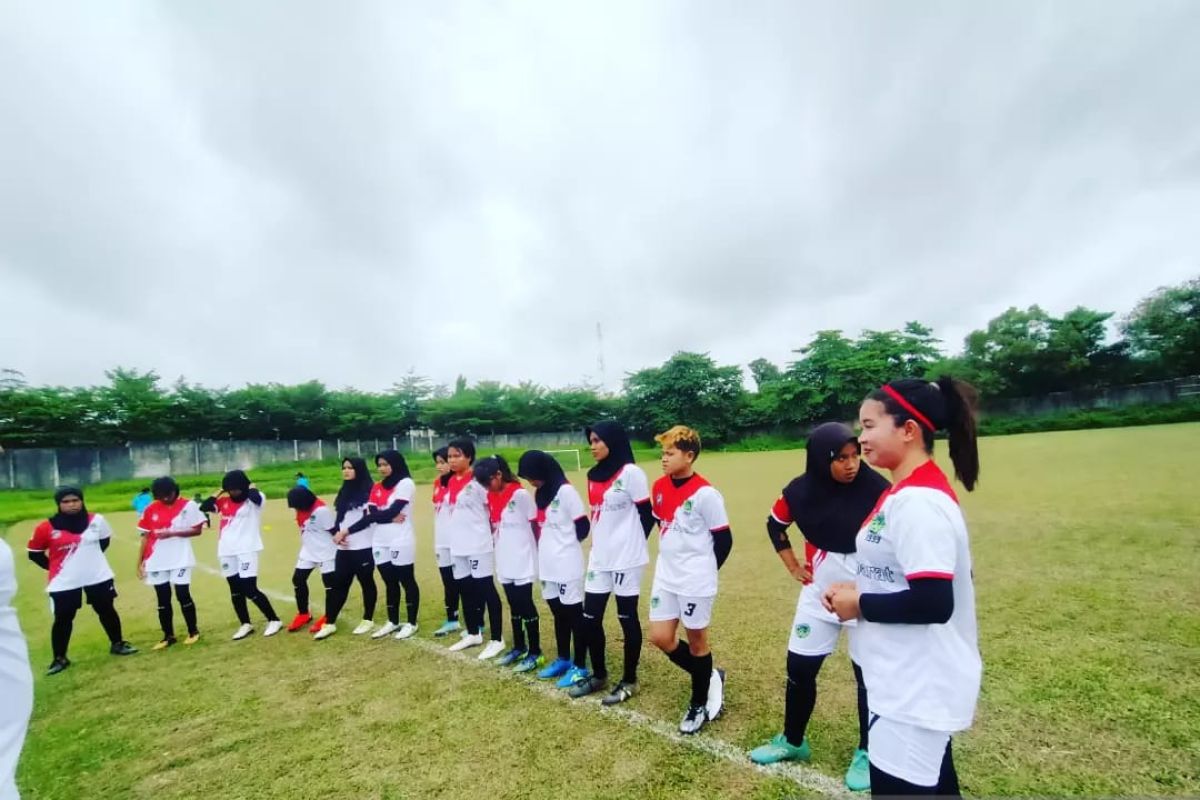 Bentuk club sepak bola putri di Bangka Barat, PT Timah Tbk asah kemampuan atlet
