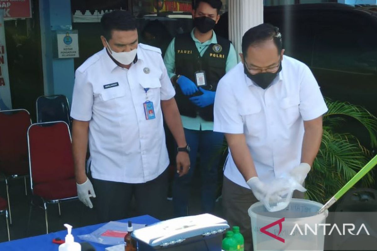 Petugas Bandara SSK II Pekanbaru amankan sabu-sabu dalam makanan