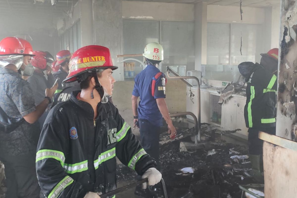 Rumah Sakit Gigi Baiturrahmah Padang terbakar