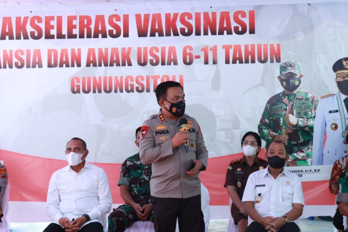 Kapolda Sumut akselerasi vaksinasi lansia di Nias