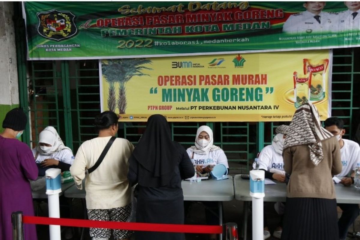 PTPN IV operasi pasar minyak goreng  curah di Kota Medan