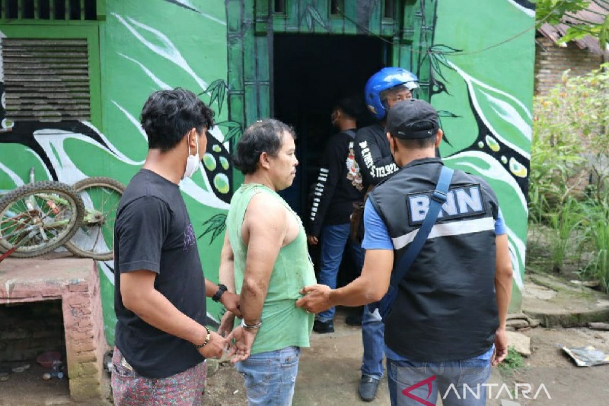 Kampung narkoba di Galang Deliserdang digerebek, 5 pria diamankan