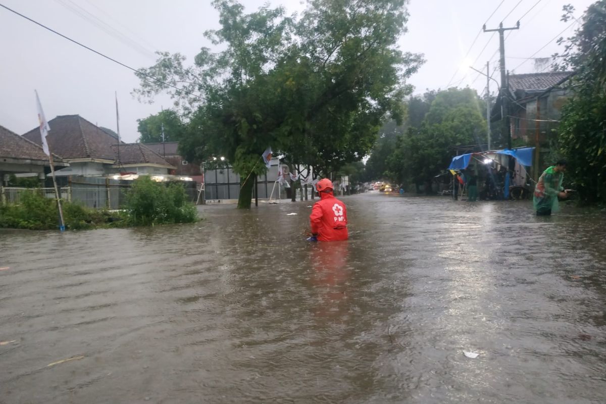 Banjir dan tanah longsor terjadi di 64 titik Kota Sukabumi