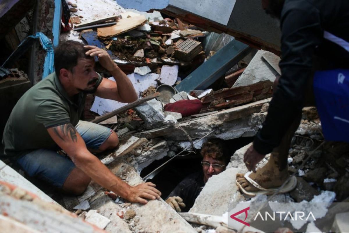 Korban tewas akibat longsor dan banjir di Brazil capai 104 orang
