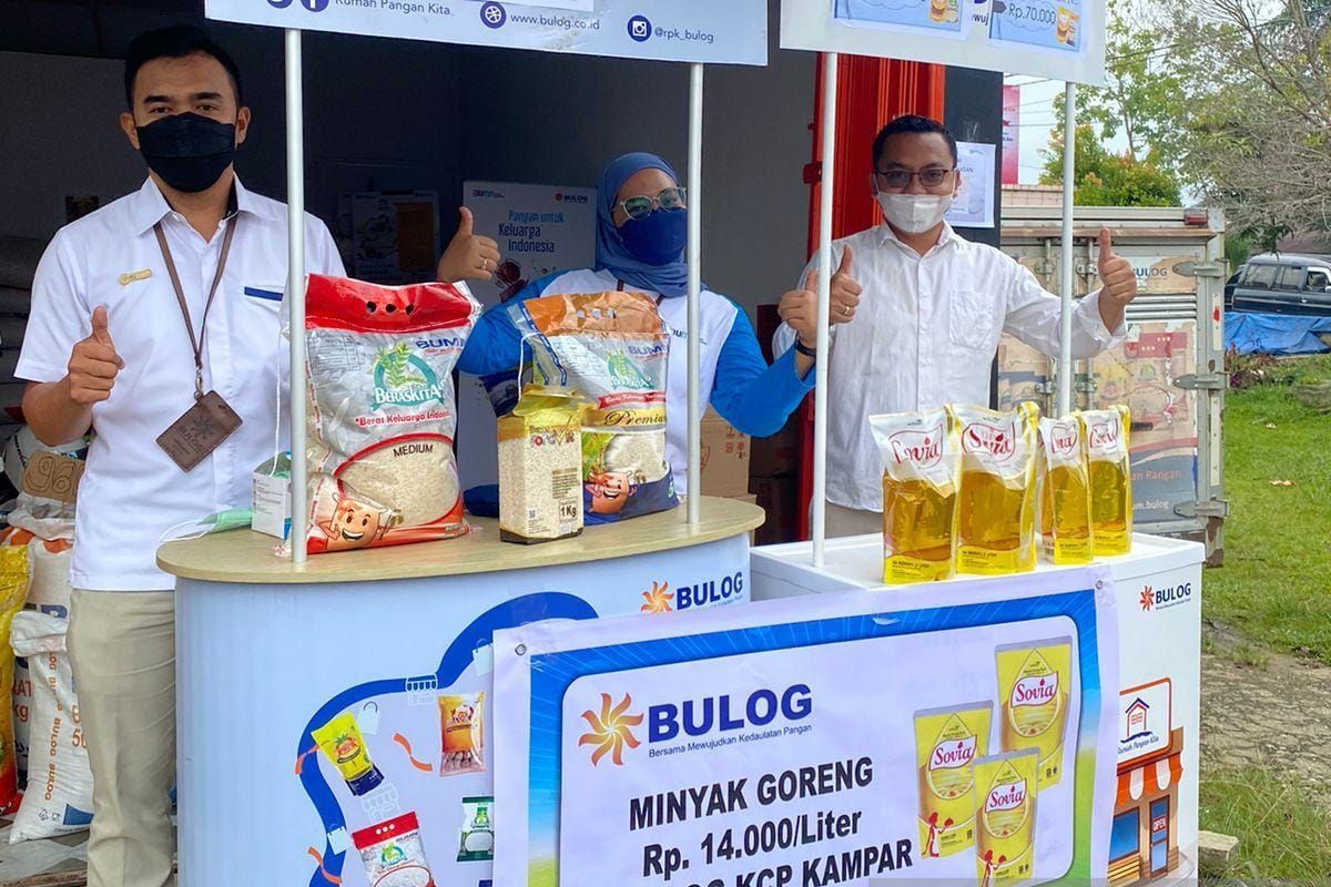 Bulog Riau Kepri salurkan 81 ribu liter minyak goreng murah