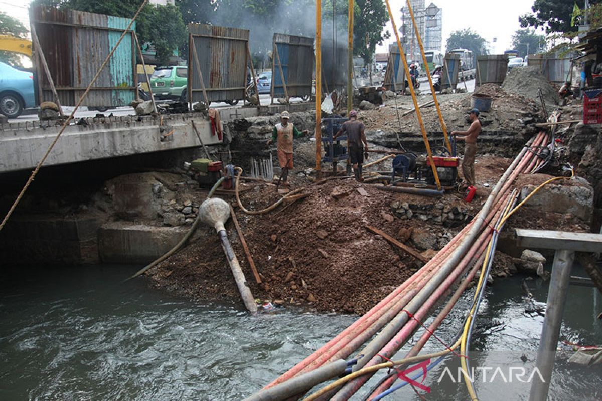 DKI kemarin, PTUN kabulkan gugatan soal Kali Mampang hingga Forum U20