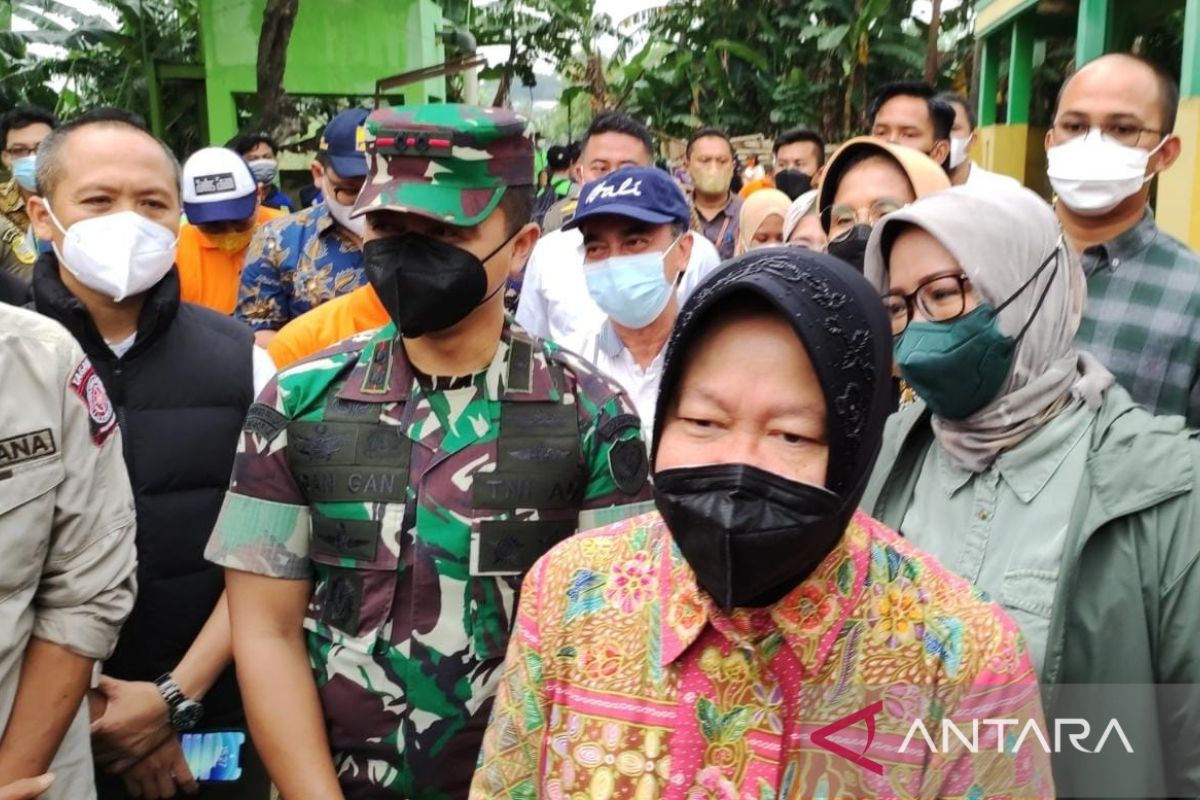 Bupati Bogor ajak warga Desa Bojongkulur keruk Sungai Cileungsi antisipasi banjir
