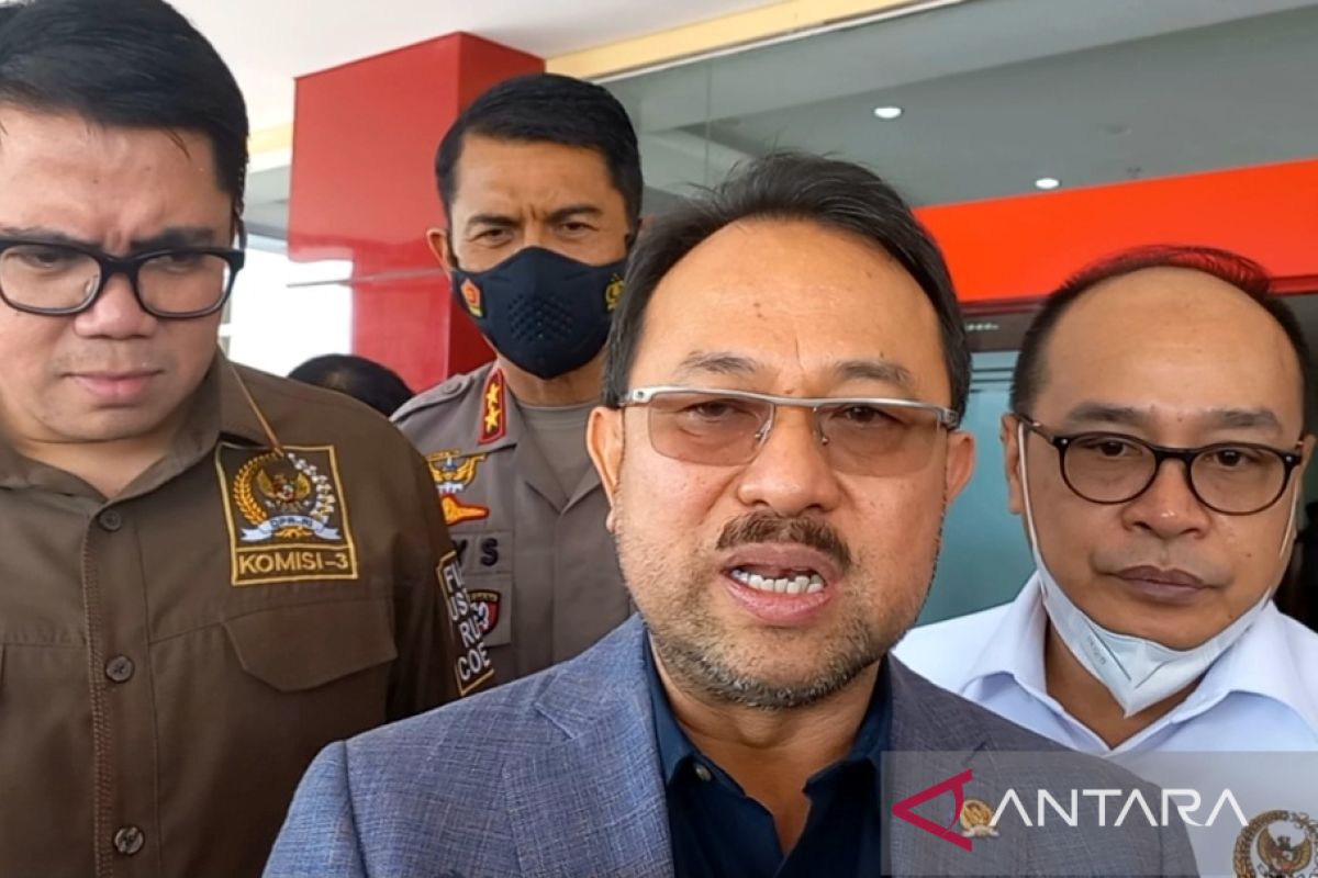 Komisi III DPR dengar pendapat pro dan kontra soal izin tambang Parimo