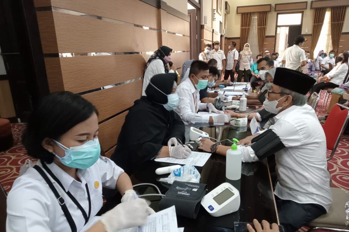 RSUD Mataram menunda layanan vaksin COVID-19 penguat di ruang publik