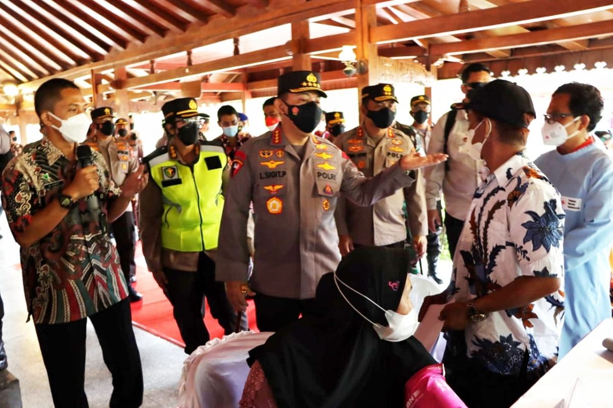 Police chief presses for expediting vaccination at tourism attractions