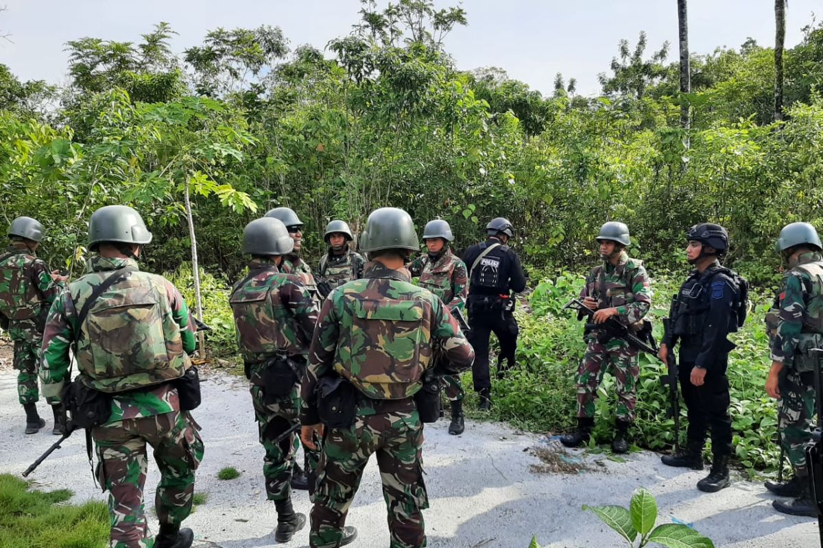 Aparat Polri/TNI dan  Polri lakukan patroli di Hulaliu dan Aboru, antisipasi OTK