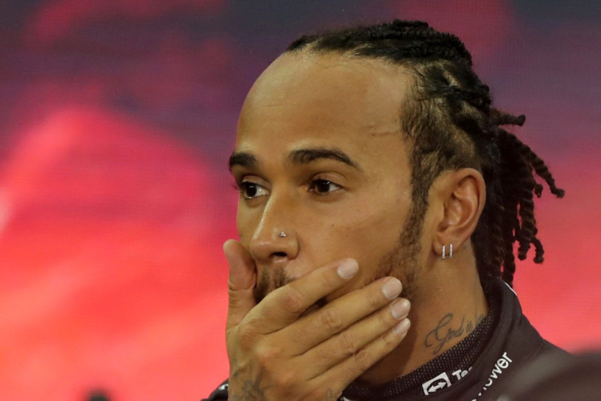 Lewis Hamilton  ingin ubah nama belakang