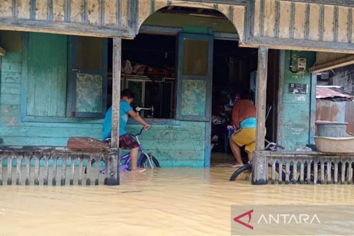 Banjir rendam 83 rumah warga di Gunung Mas