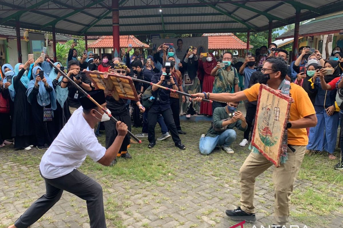 Menparekraf mendorong UMKM jadi penggerak kebangkitan ekonomi