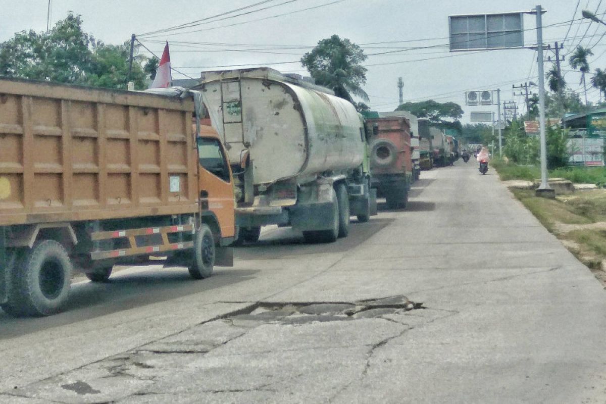 Jalan Purnama Lubuk Gaung  Dumai rusak