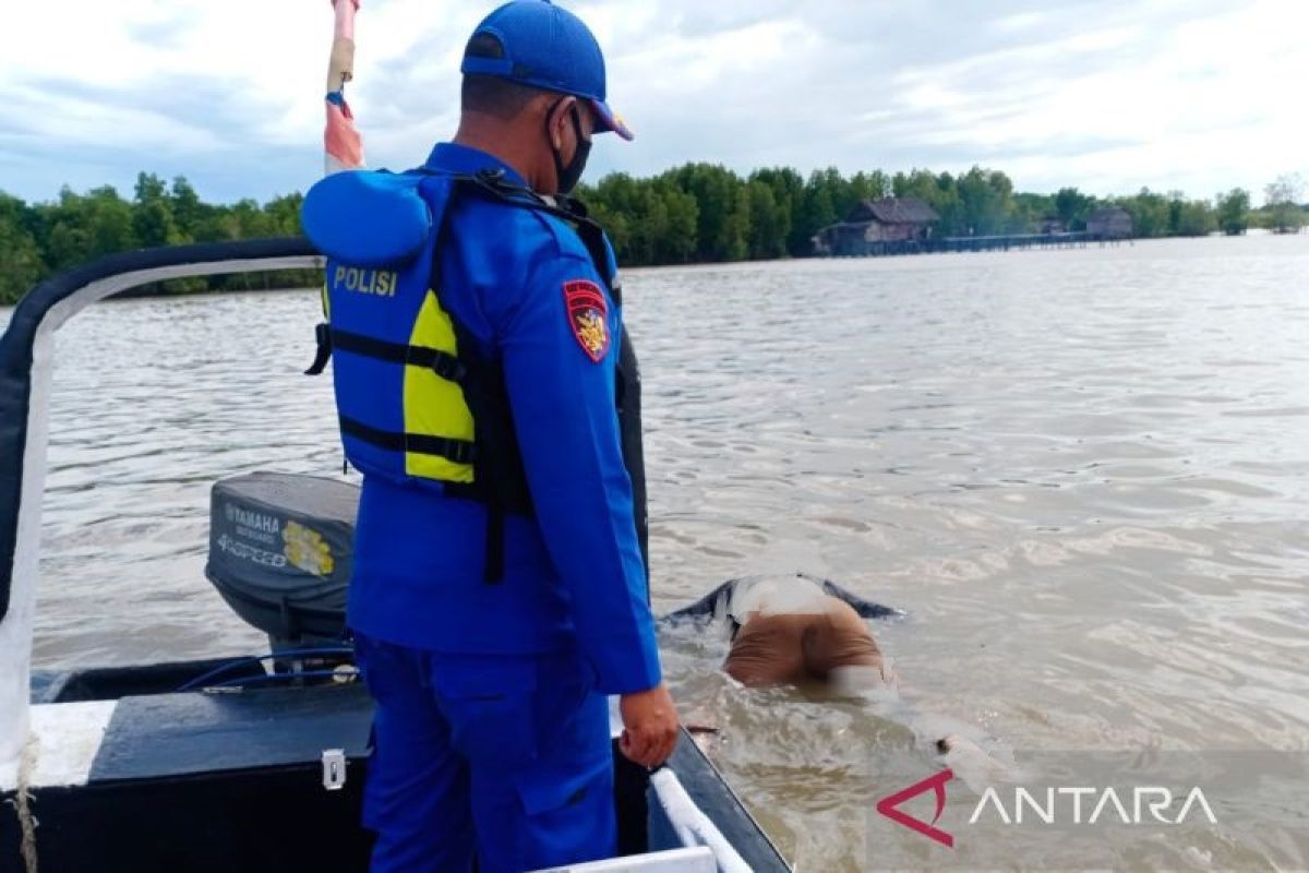 Tim SAR temukan korban kapal terbakar terapung di perairan Bengkalis