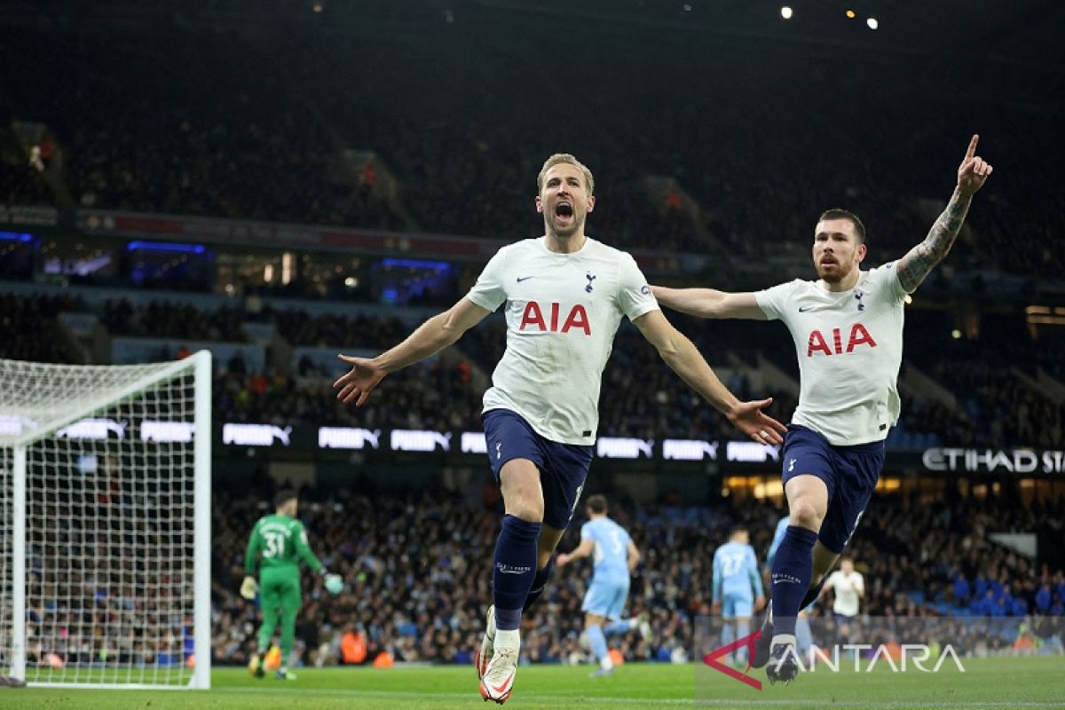 Harry Kane antar Tottenham menang dramatis 3-2 atas City di Etihad