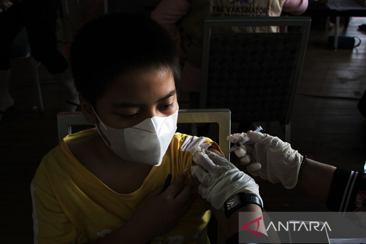 Penerima vaksin lengkap capai 140,30 juta jiwa penduduk Indonesia