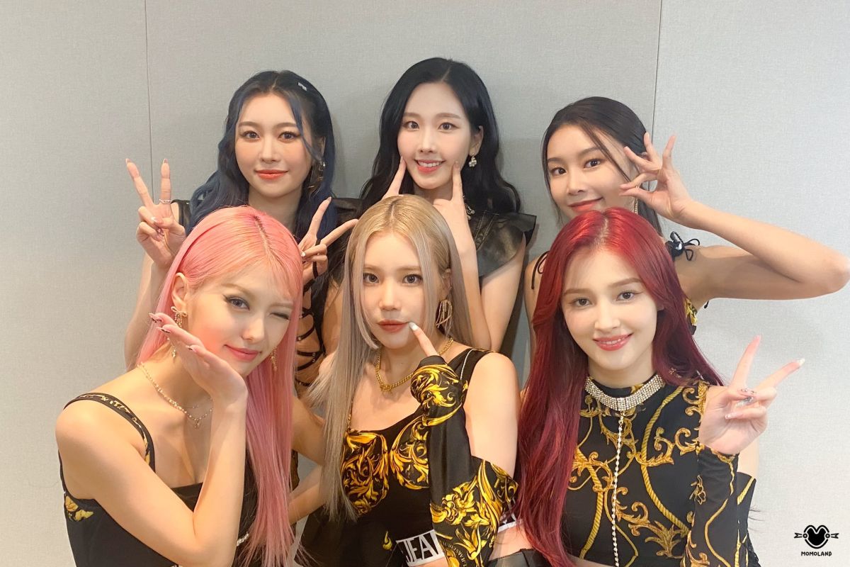 MOMOLAND setop sementara promosi di Meksiko