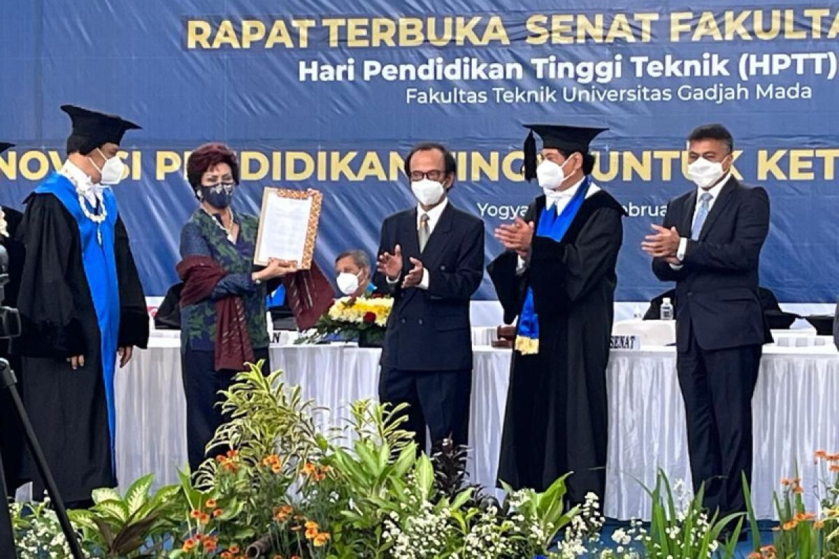 KATGAMA beri penghargaan Herman Johannes 2022 kepada Prof Roosseno