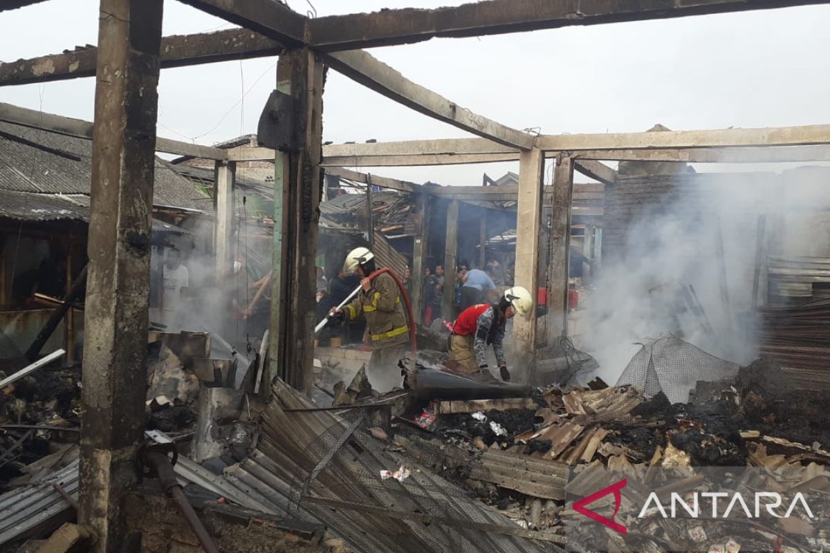 Ratusan kios Pasar Gembong Kabupaten Tangerang hangus terbakar