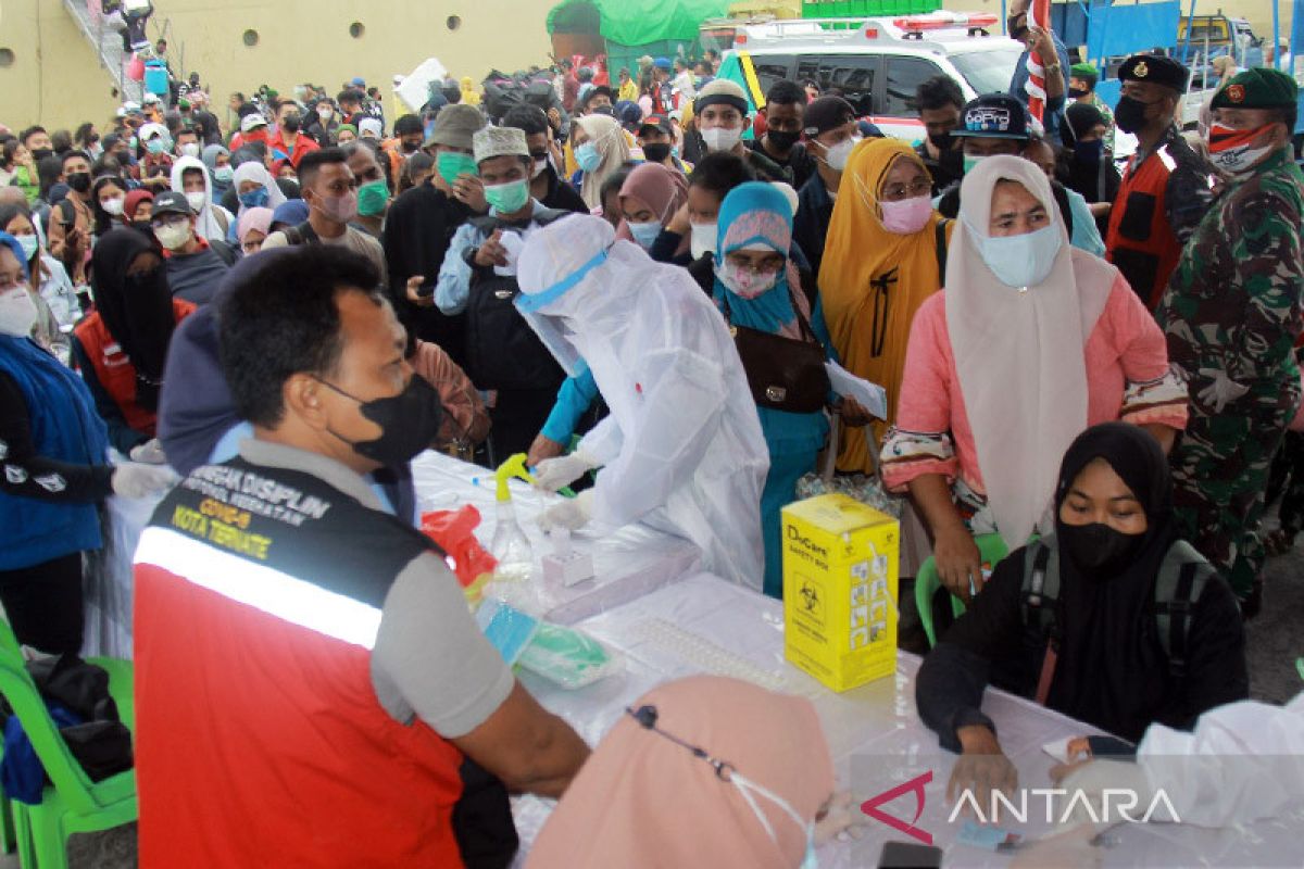 Satgas Ternate laporkan tiga penumpang KM Labobar positif COVID-19