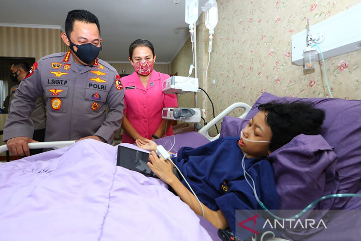 Sinta Aulia, anak penderita tumor tulang  jalani operasi dua jam di RS Polri