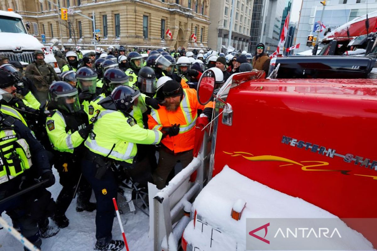 Polisi Kanada tangkap puluhan orang saat bubarkan demonstran