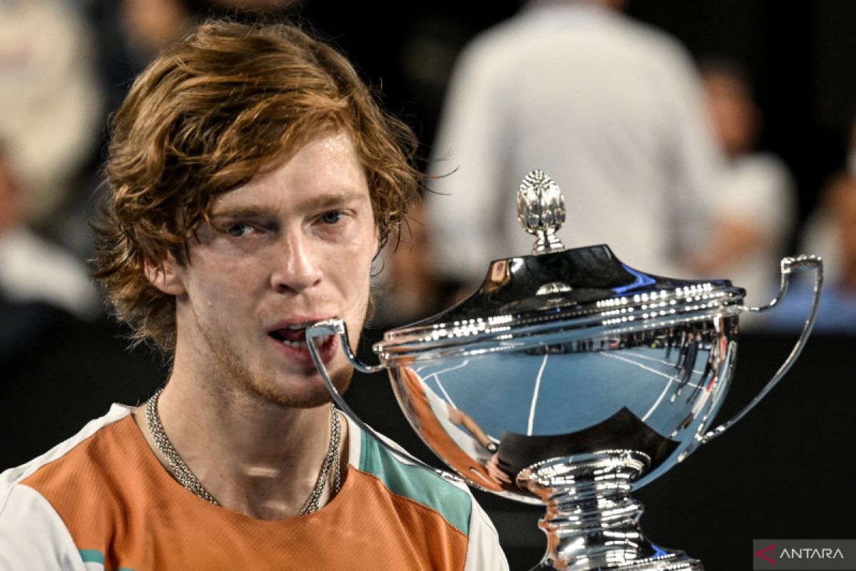 Taklukkan Felix Auger,  Rublev rengkuh trofi di Marseille