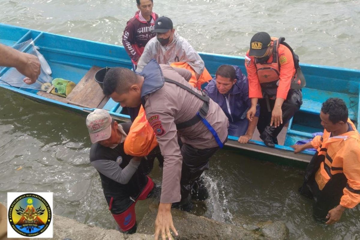 Perahu motor terbalik di perairan Mangoli Kepulauan Sula Malut