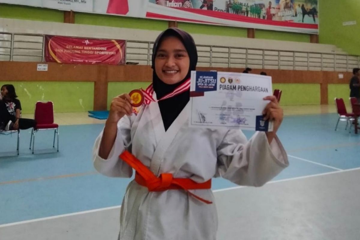 Siswi SMAN 1 Babat Lamongan raih emas di Kejuaraan Ju jitsu Open se-Jatim