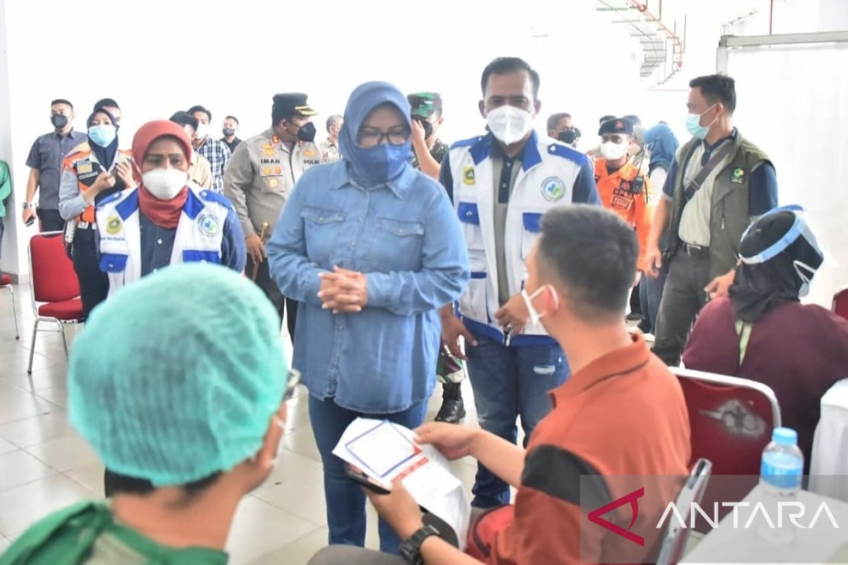 Bupati Bogor harap vaksinasi penguat tak harus tunggu enam bulan