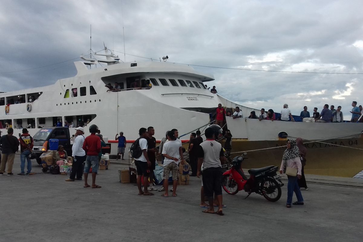 Aktivitas pelayaran di Ternate tetap dibuka meski cuaca buruk, jangan lengah