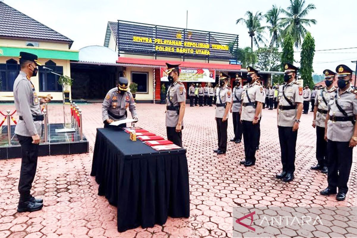 Kapolres Barito Utara pimpin sertijab Waka dan lima pejabat