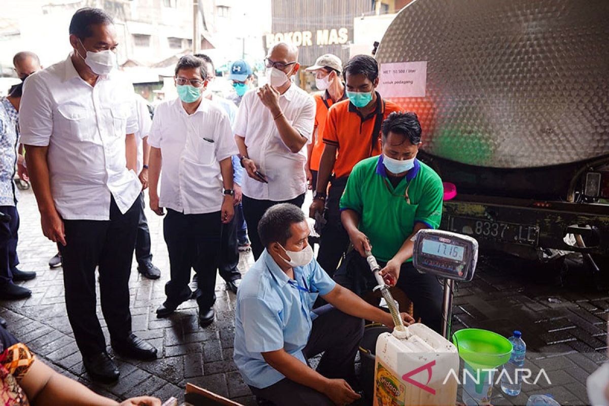 Operasi pasar, Mendag pasok 23 ribu liter minyak goreng di Bandung