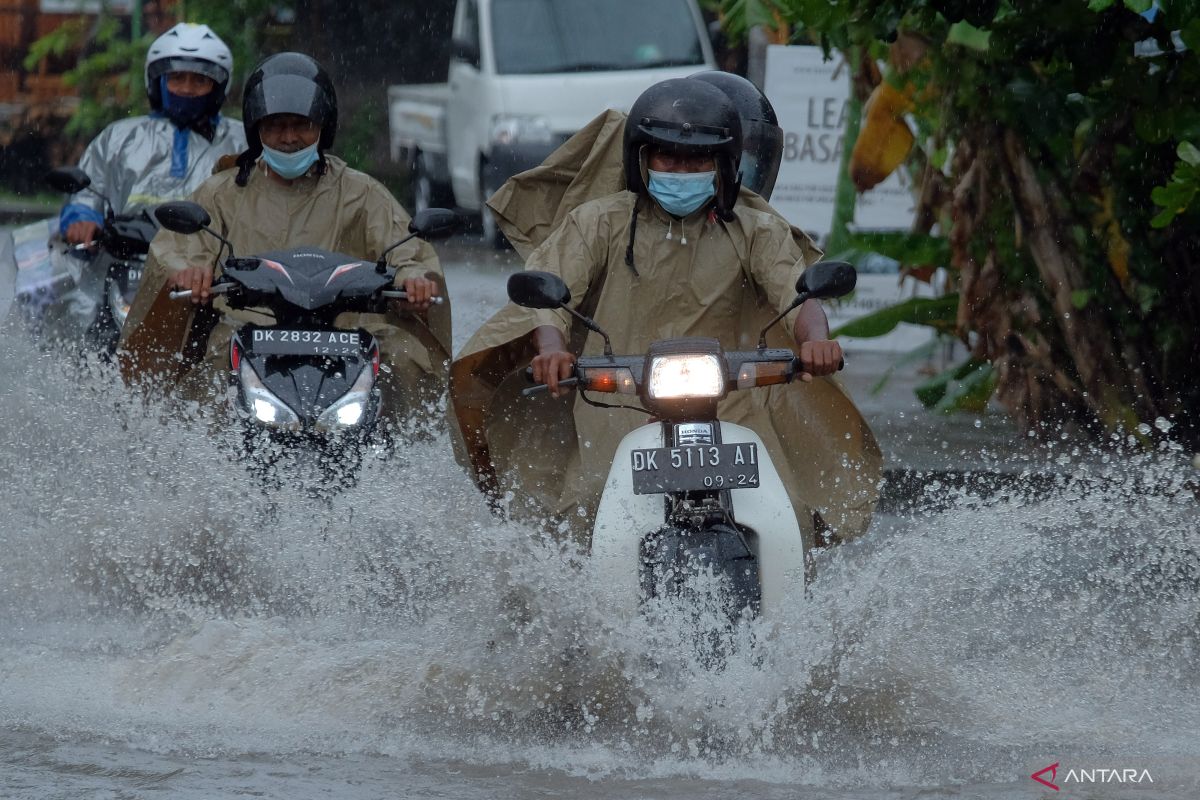BMKG: Waspada hujan petir dan angin kencang di Bali 9--11 Februari