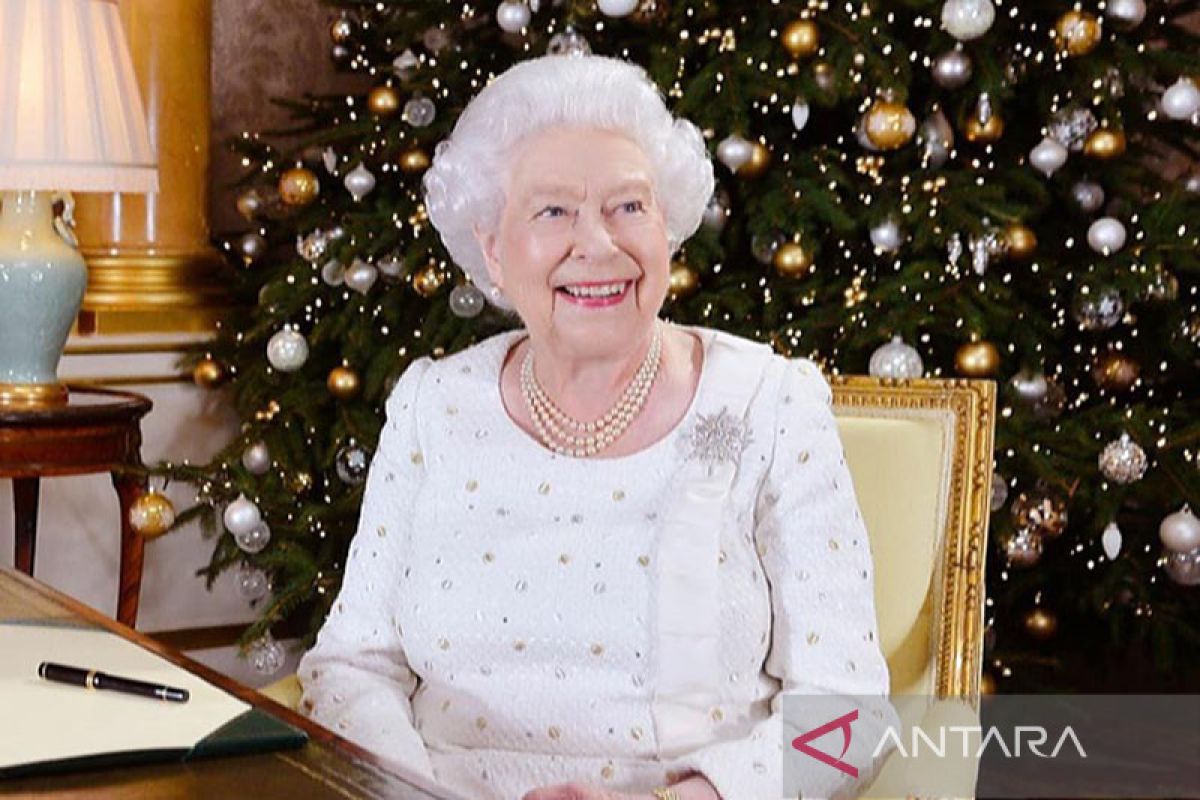 Ratu Inggris mendapat boneka Barbie menandai peringatan platinum jabatannya