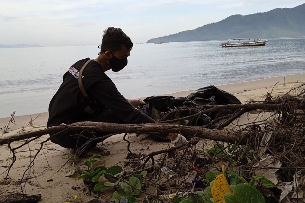 Peduli sampah nasional 2022, KFC Indonesia bersih pantai dan laut di 10 provinsi