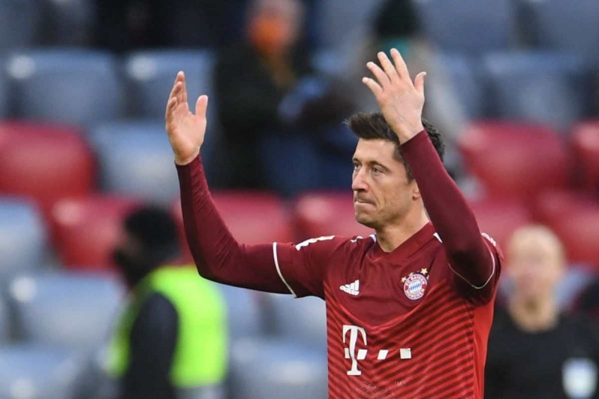 Lewandowski pimpin Bayern remukkan tim liliput Fuerth 4-1