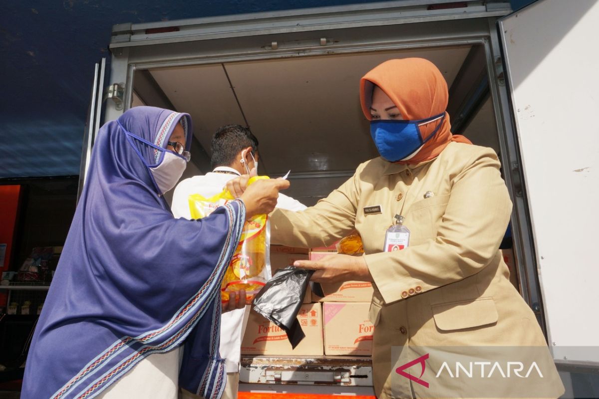 Pemkot dan Bulog Probolinggo gelar operasi pasar minyak goreng