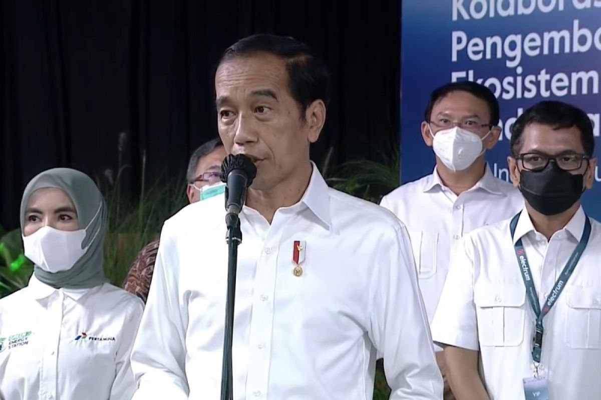 Presiden: Ekosistem kendaraan listrik capai target "zero emission"