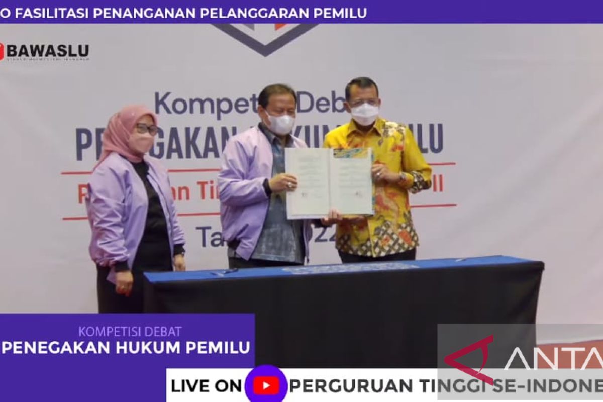 Rektor UNP menandatangani nota kesepahaman dengan Bawaslu RI