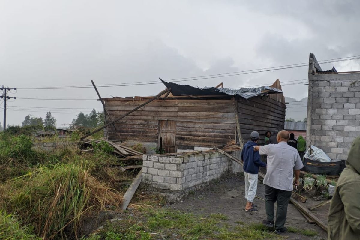 Empat rumah rusak diterpa Anging puting beliung di Bener Meriah