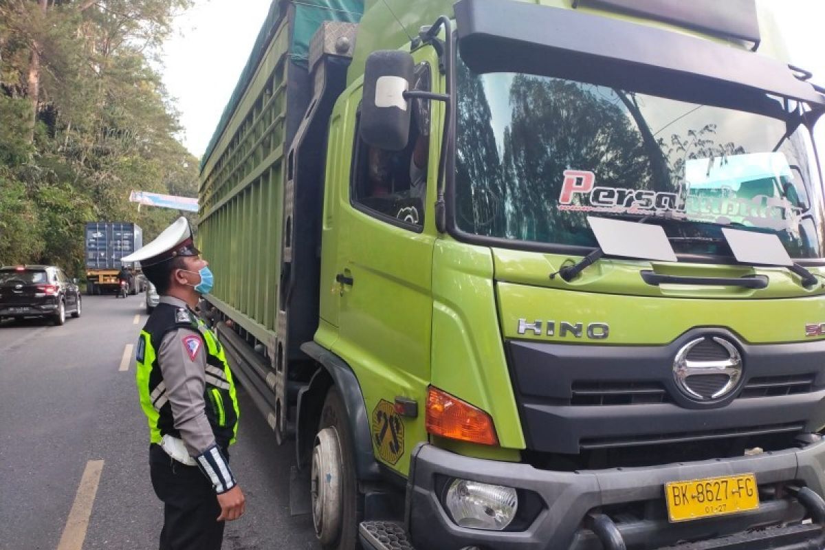 Truk muatan lebih 8 ton tidak diijinkan lintas di Kota Parapat