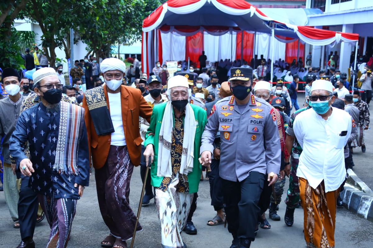 Apresiasi ulama di Banten ikuti vaksinasi, Kapolri: motivasi bagi masyarakat