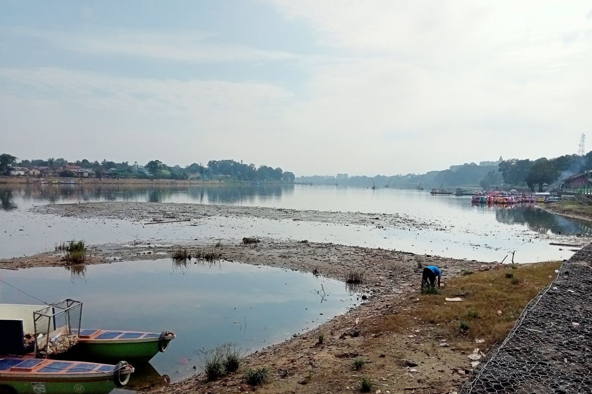 Penampakan endapan lumpur di Danau Sipin